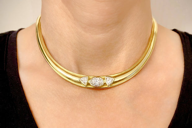18kt yellow gold collar necklace with bezel set diamonds