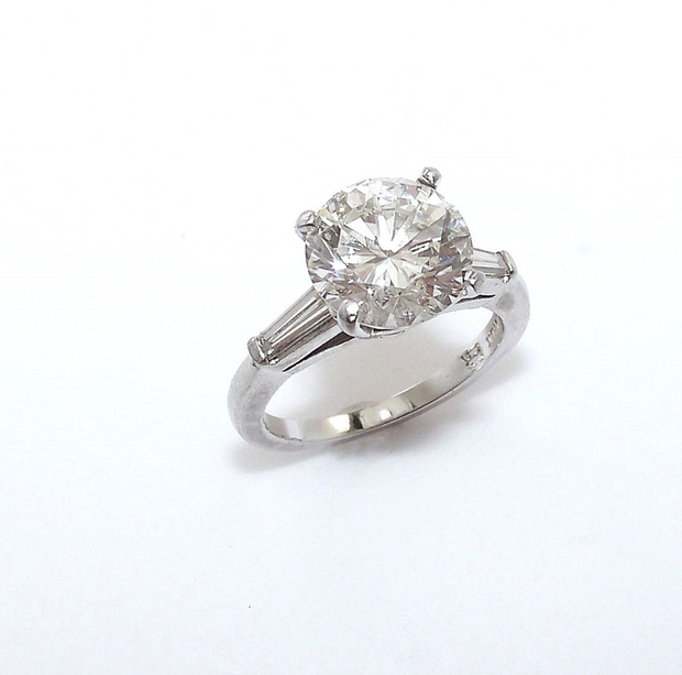 Platinum Round Brilliant Diamond Ring with Tapered Baguette Side Stones