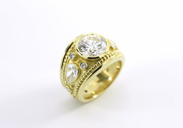18kt yellow gold and diamond band ring