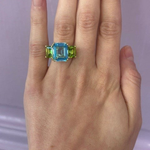 14k yg blue topaz center stone and green amethyst side stone ring 