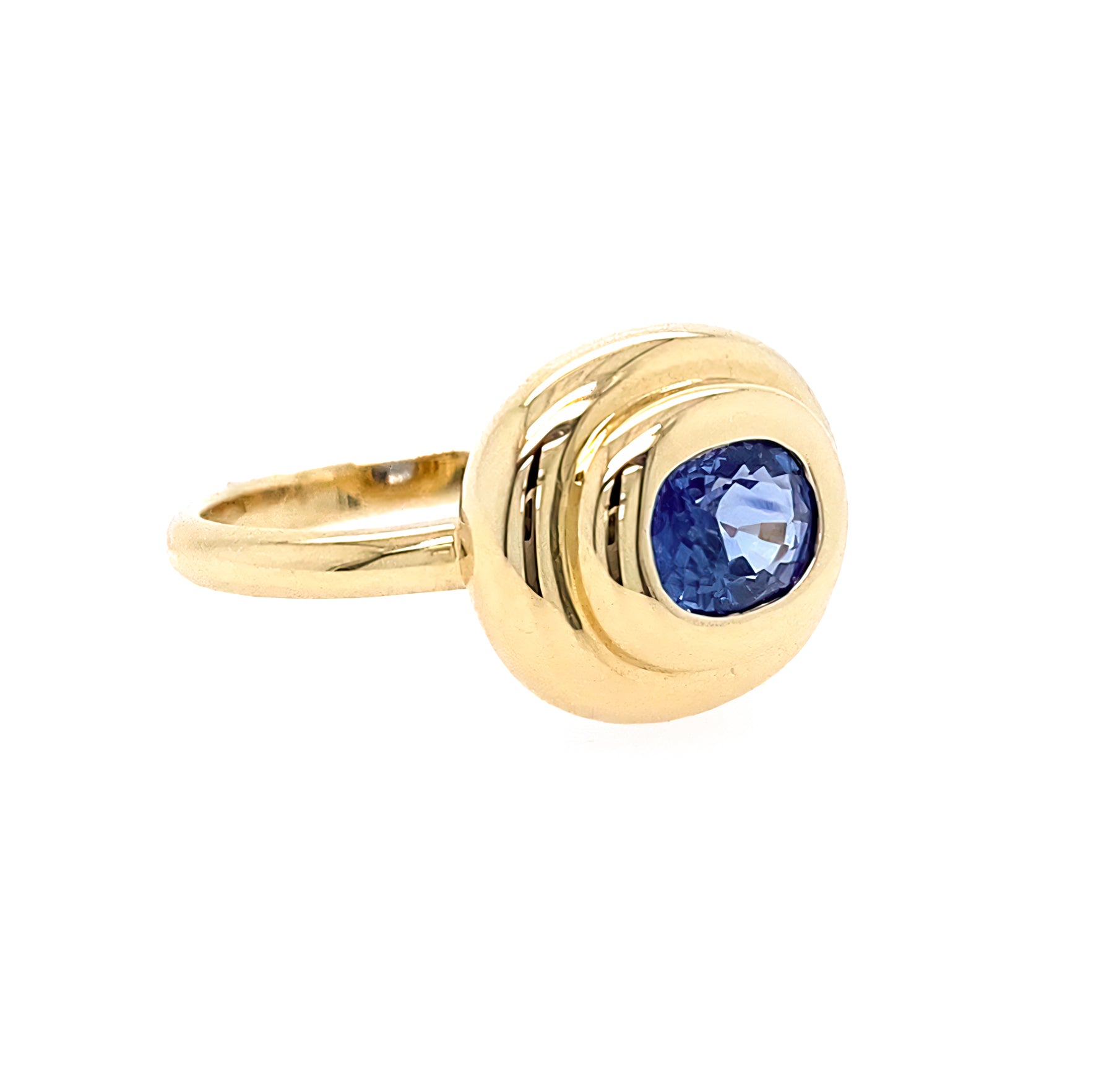 side view of 14k yg sapphire bezel ring