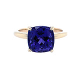 An 18kt yellow gold ring with a Tanzanite gemstone in the center