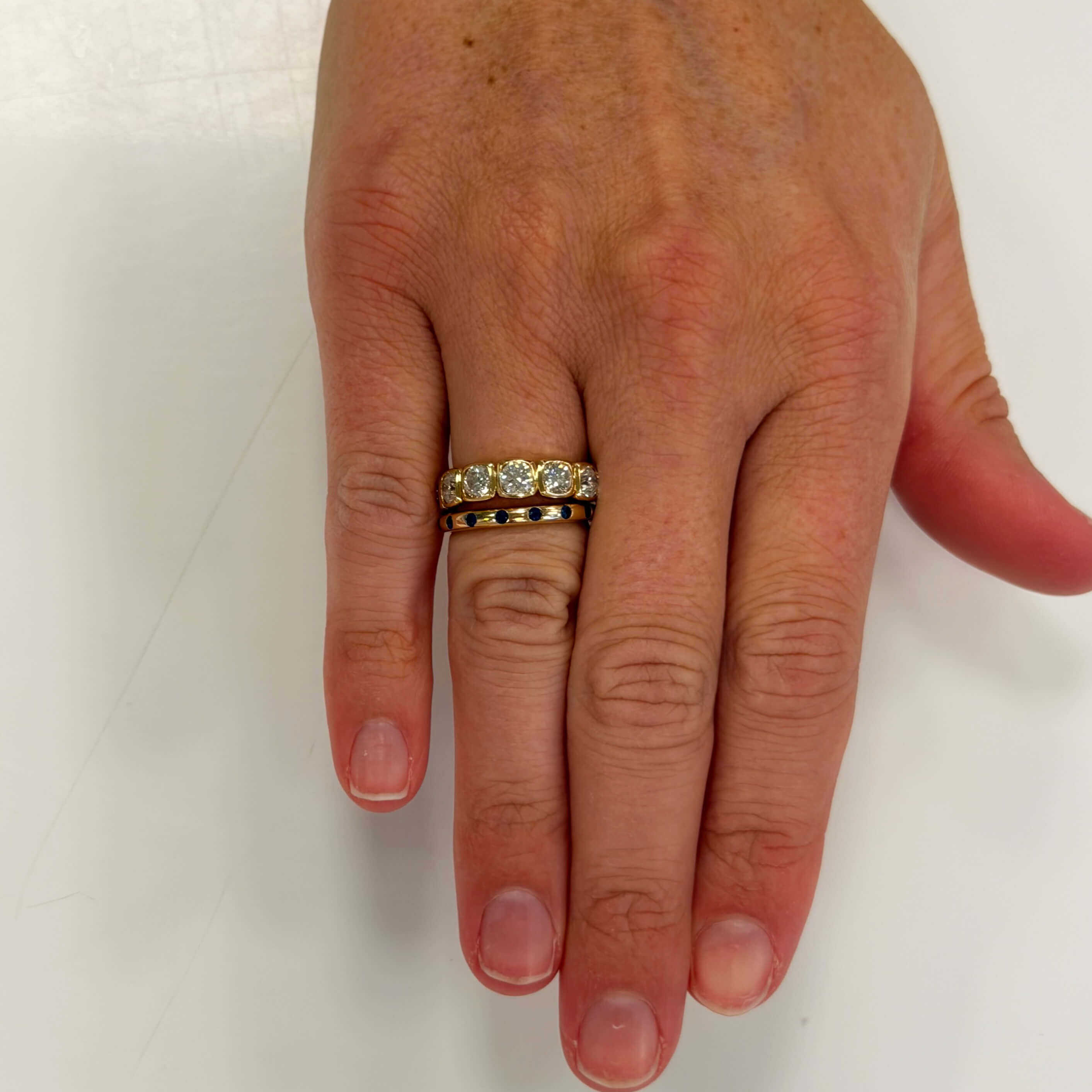 18k yellow gold sapphire station ring