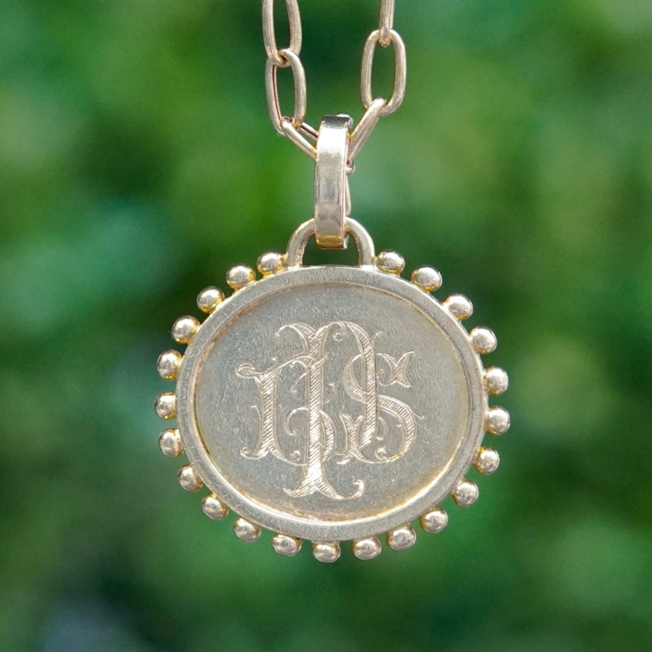 18k yellow gold engraved round pendant with beads
