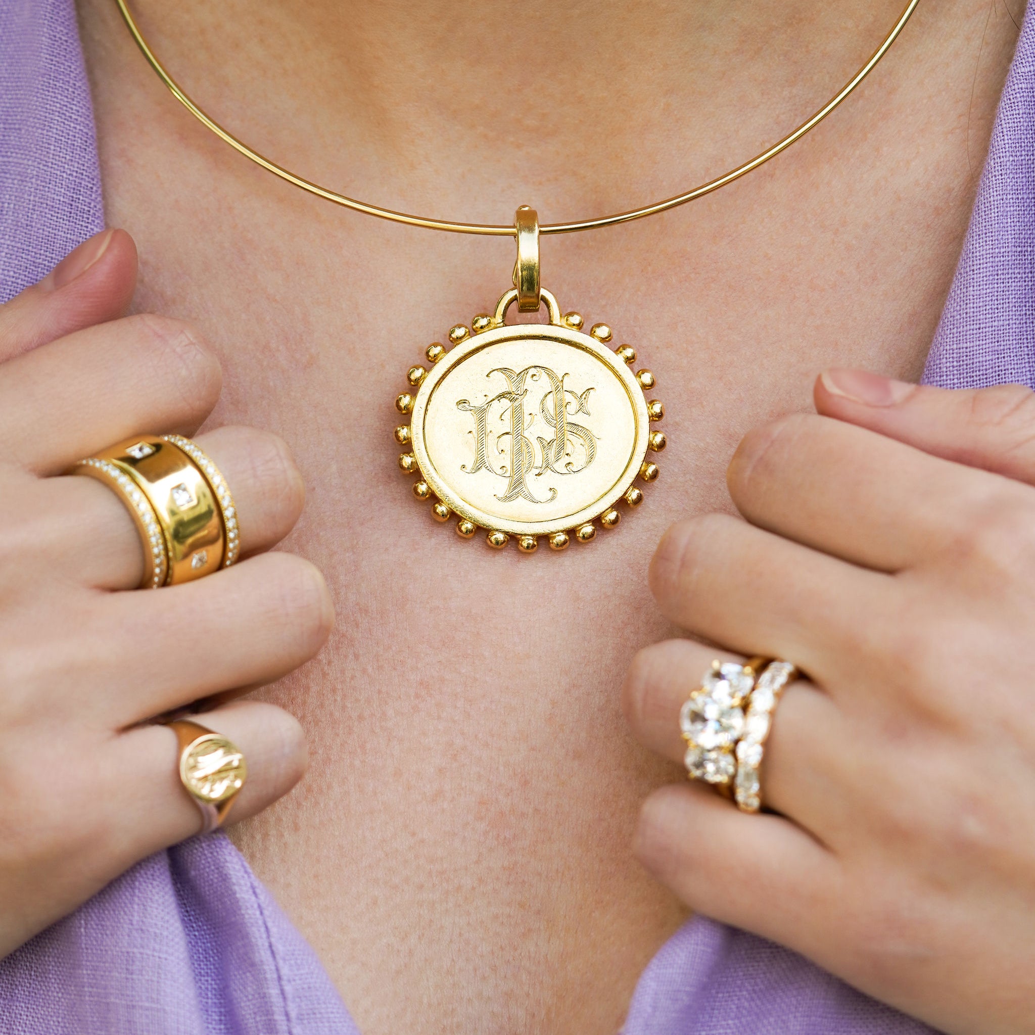 18K Gold necklace with a pendant on model