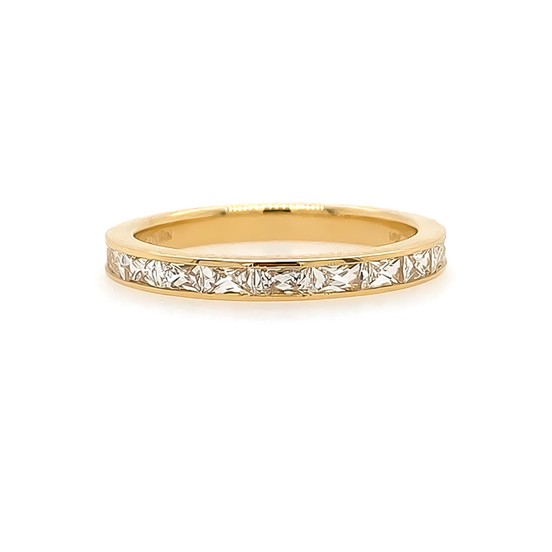 An 18K yellow gold band featuring princess cut diamonds arranged in a line.