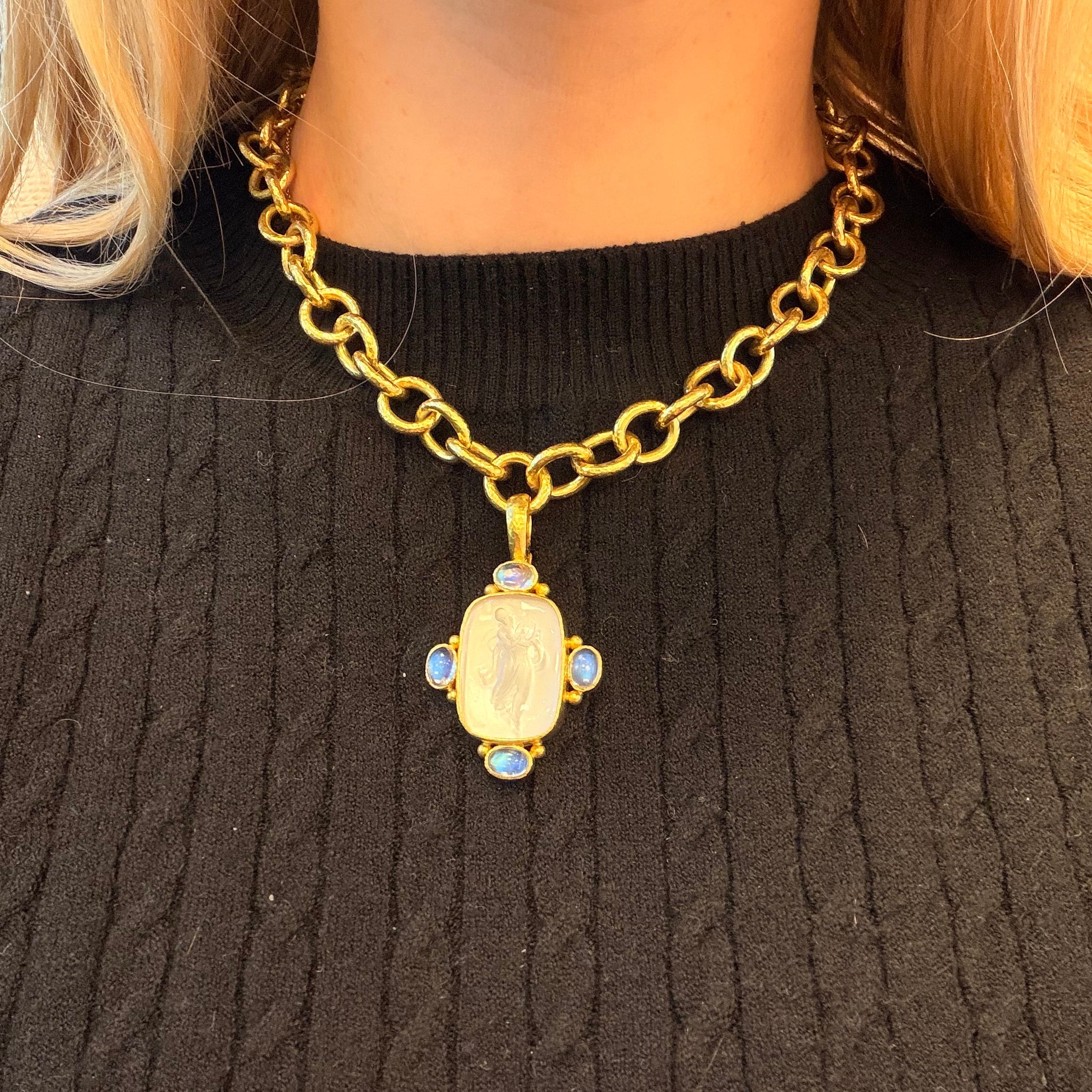 19K Gold chain necklace with a Crystal Muse pendant designed by Elizabeth Locke