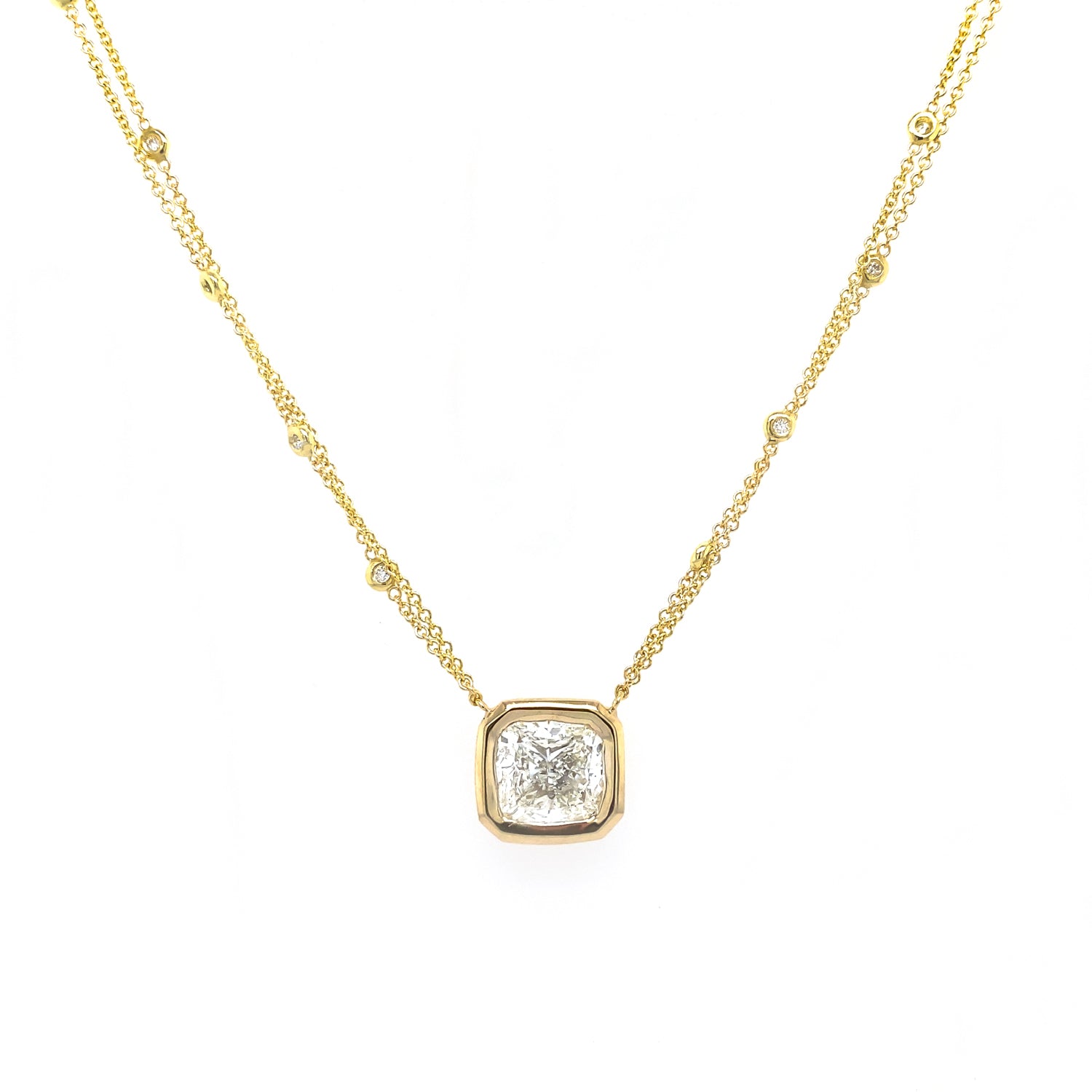 An 18kt yellow gold necklace with a bezel set diamond pendant.