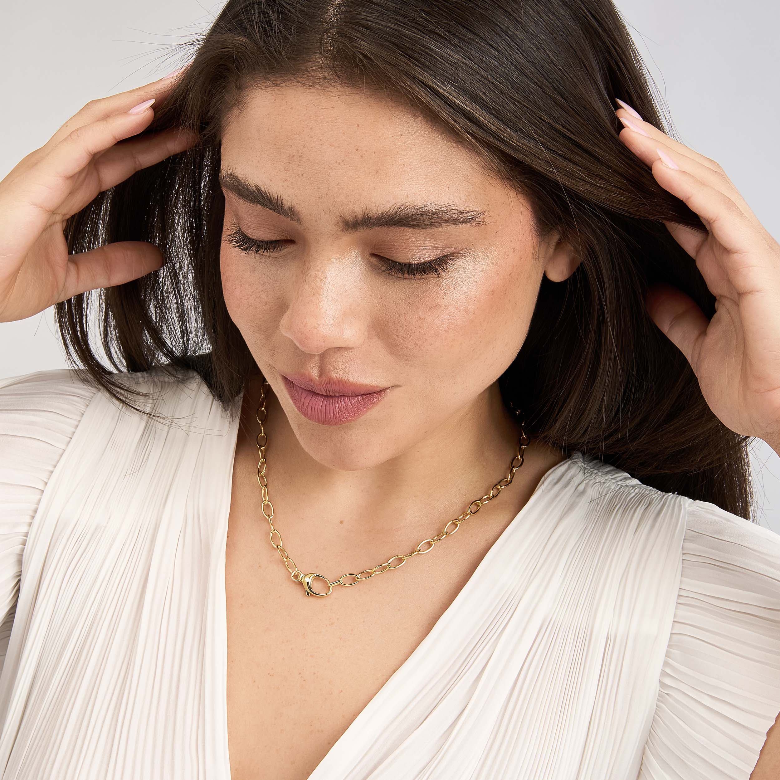 Oval Link Chain Necklace on model