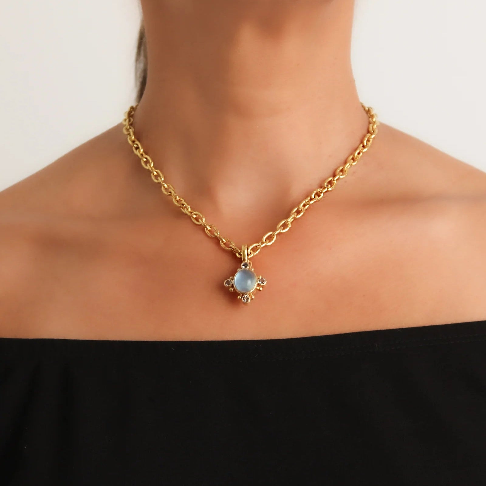 Elizabeth Locke Aquamarine Pendant in 19K yellow gold
