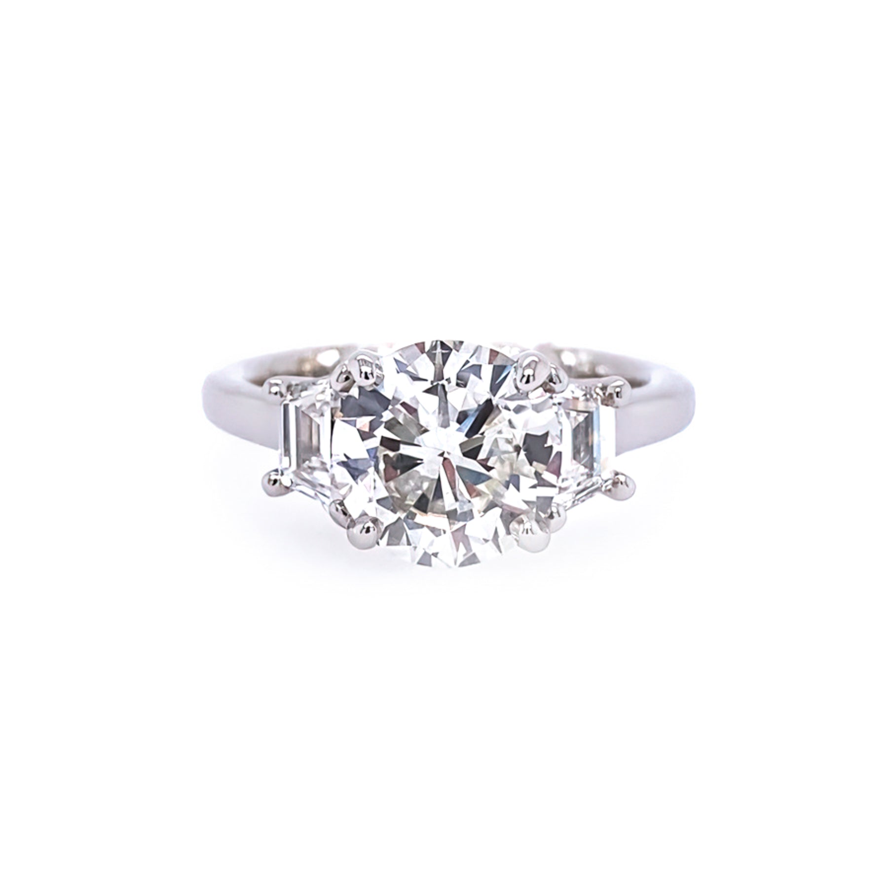 A platinum band ring with a central diamond and smaller diamonds set around it.