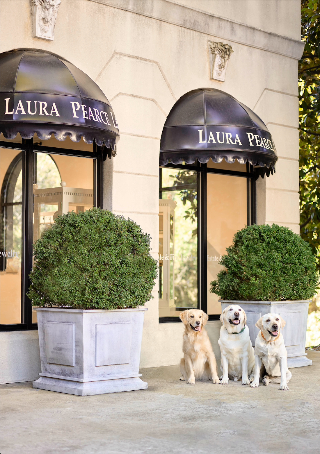 Since 1989, Laura Pearce Ltd. has been a distinguished name in fine jewelry, offering both classic and custom designs. 