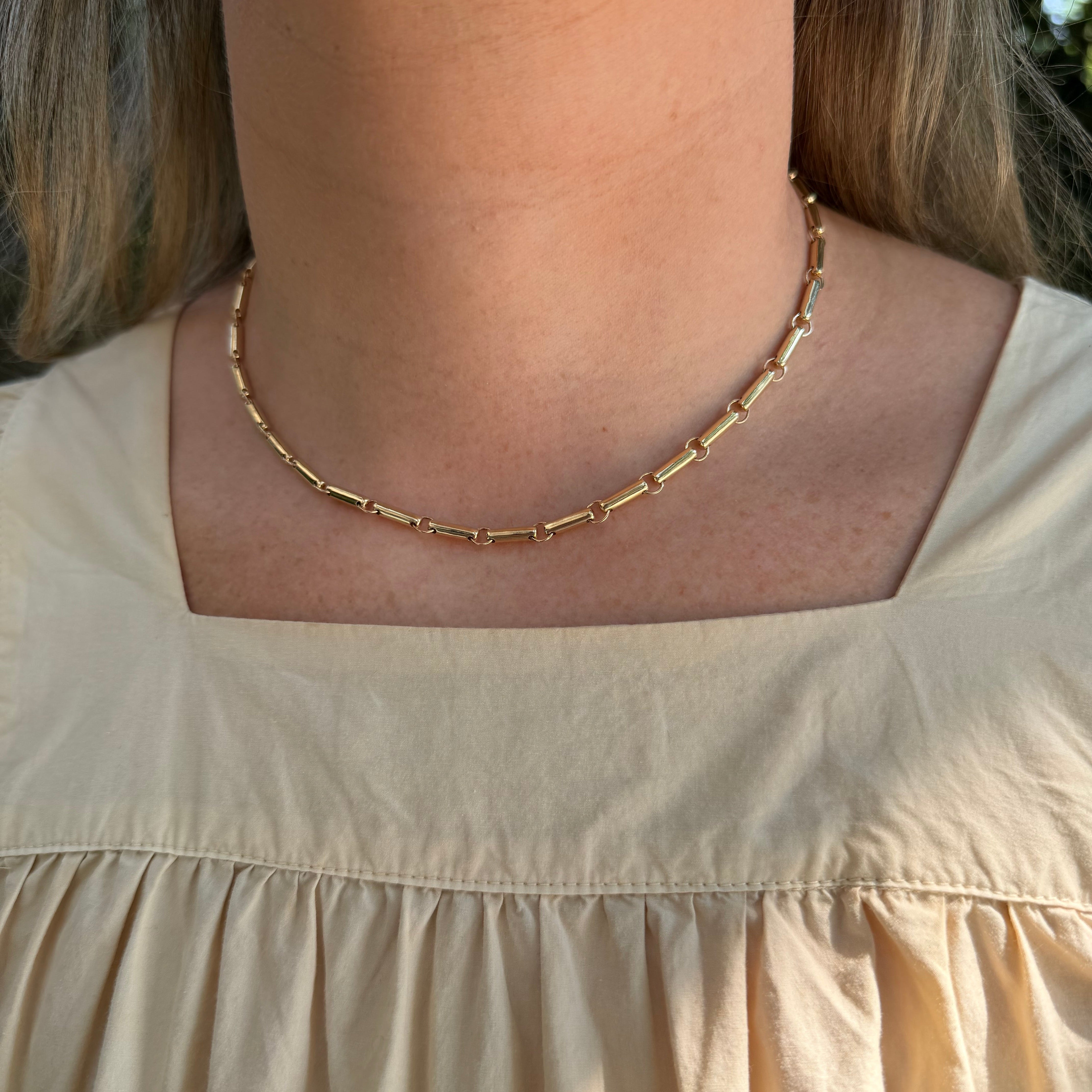 YG_bar_link_necklace on neck