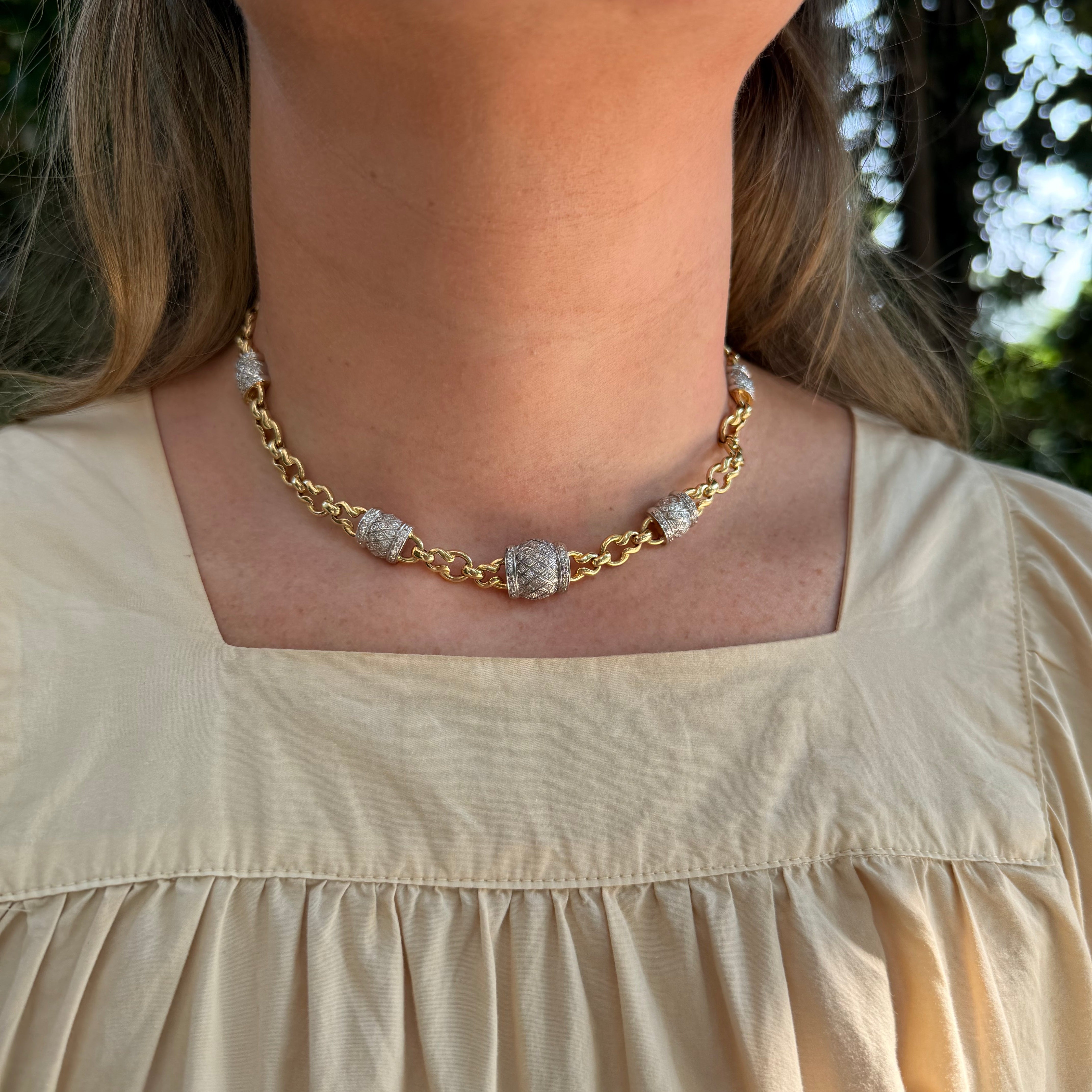 chain_collar_with_diamonds_on_neck