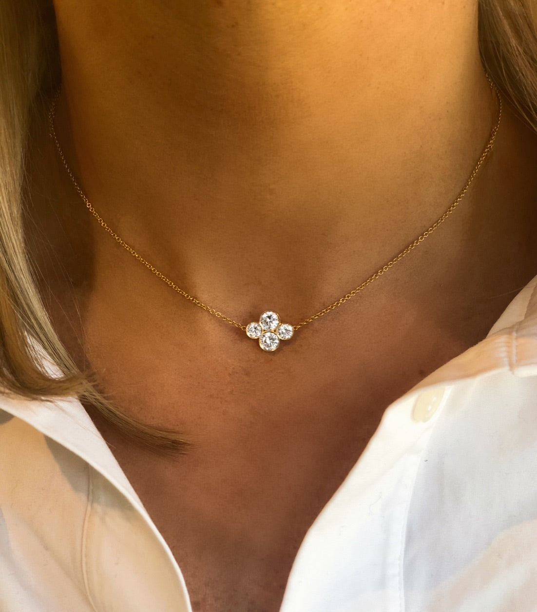woman wearing a single 18K yellow gold "Anderson" necklace