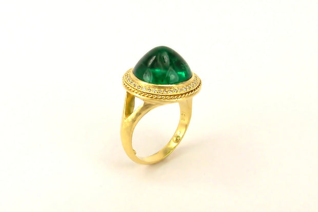 18kt yellow gold and emerald cabachon and diamond ring